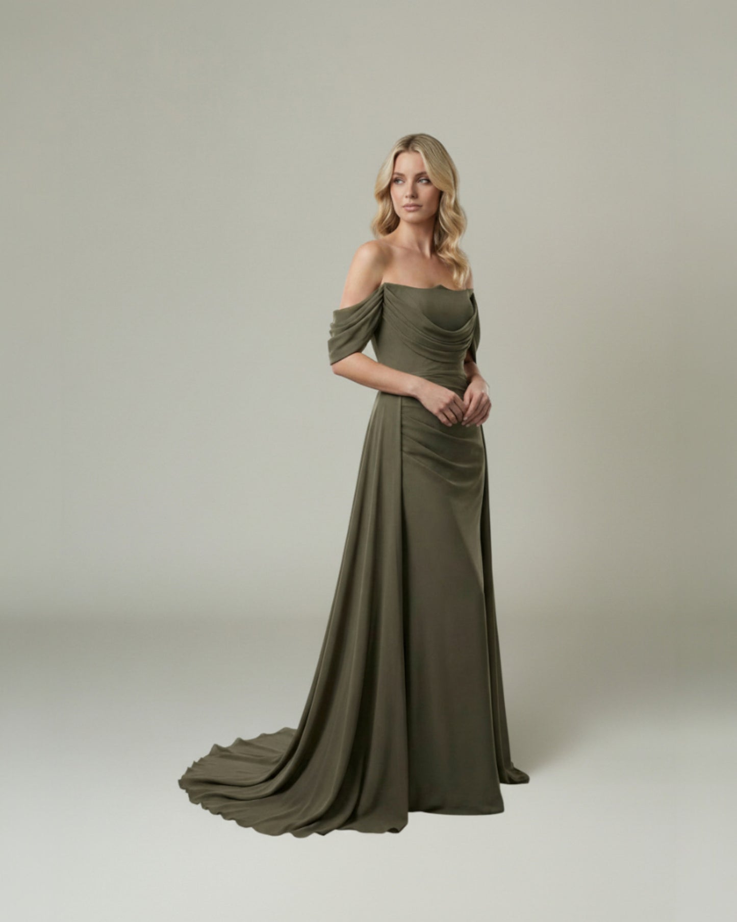 Schulterfreies Chiffon-Kleid mit Drapierung - E271