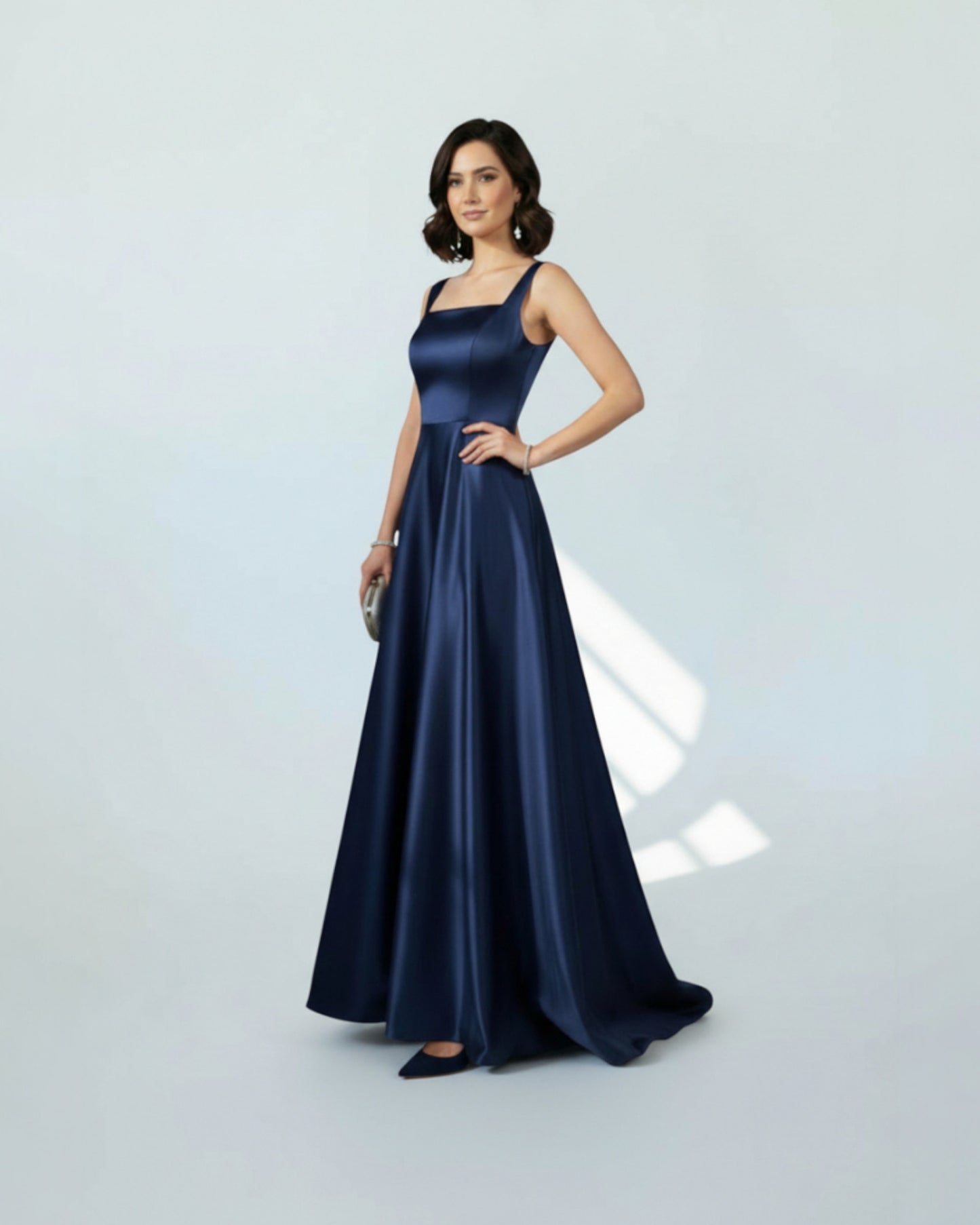 Elegantes Abendkleid in Satin-Optik- E302