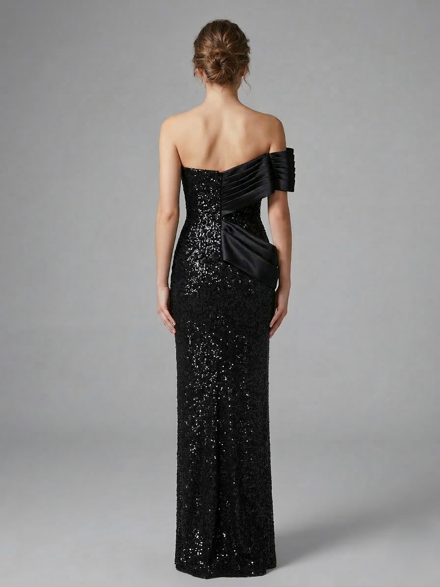 Schulterfreies Pailletten-Abendkleid E377