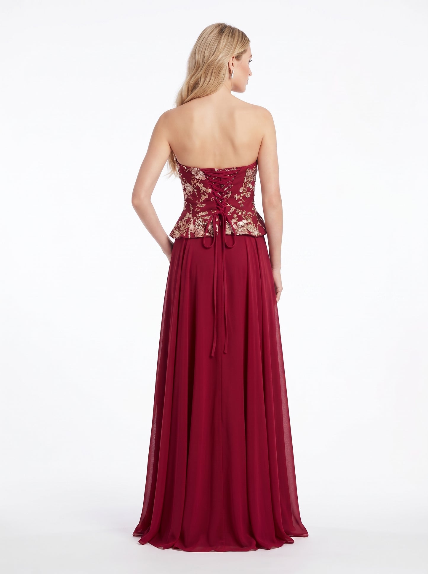Trägerloses Abendkleid mit floralem Schößchen-Oberteil in Zartrosa Beschreibung: e409