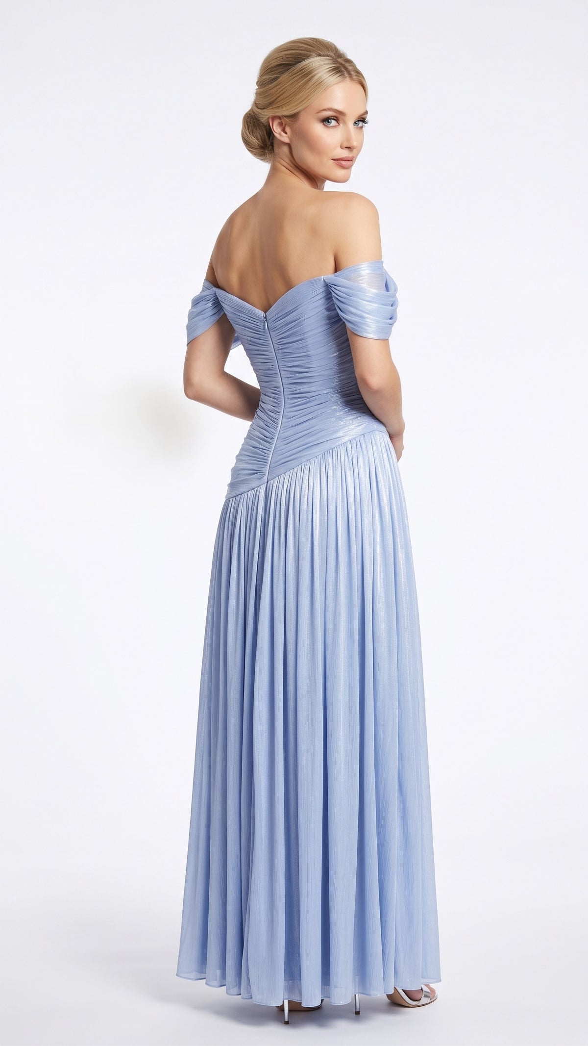 Elegantes schulterfreies Plissee-Abendkleid in schimmerndem Eisblau e416