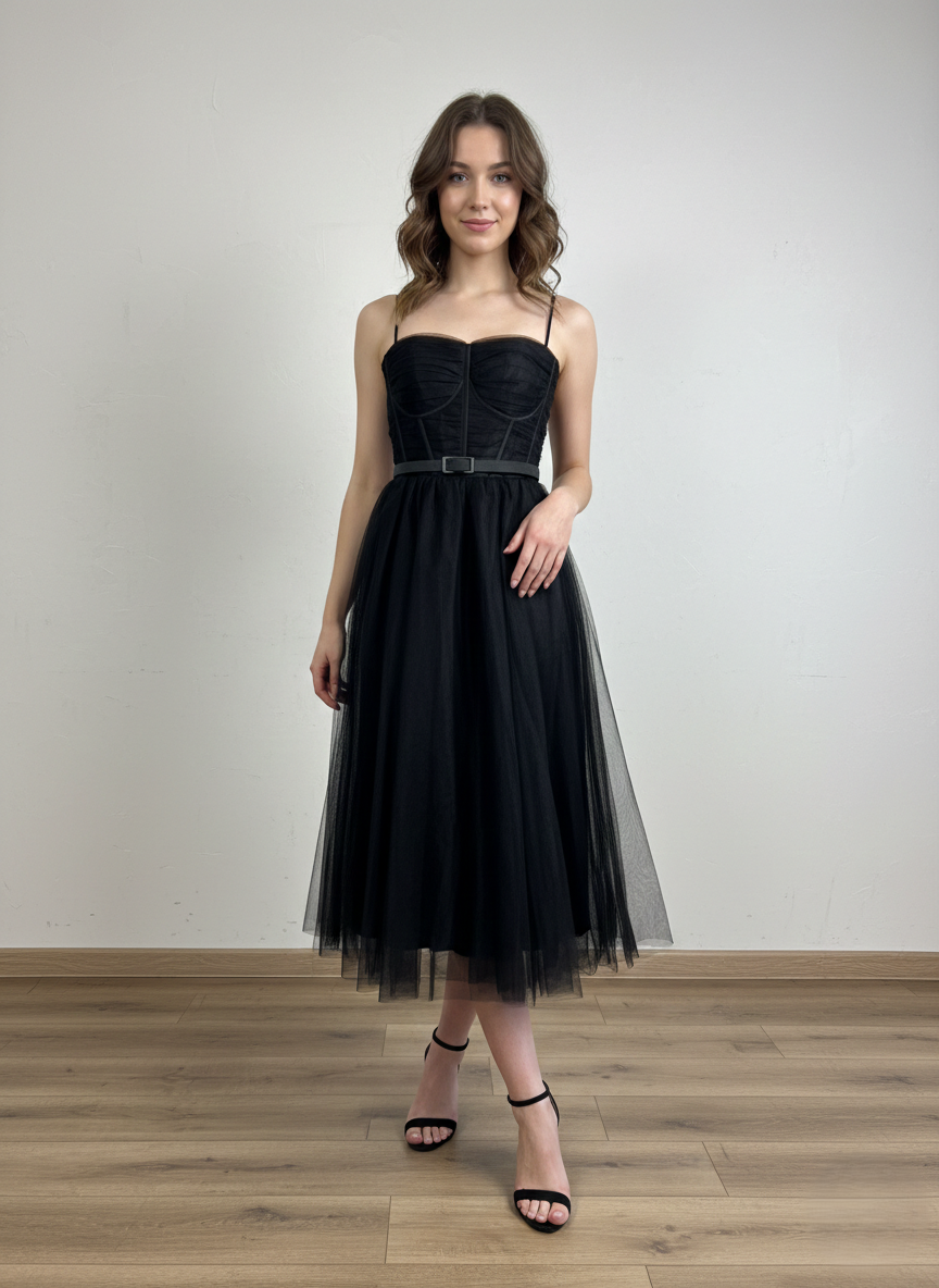 Dieses Kleid kombiniert ein strukturiertes Korsett-Oberteil mit einem voluminösen Tüllrock E400