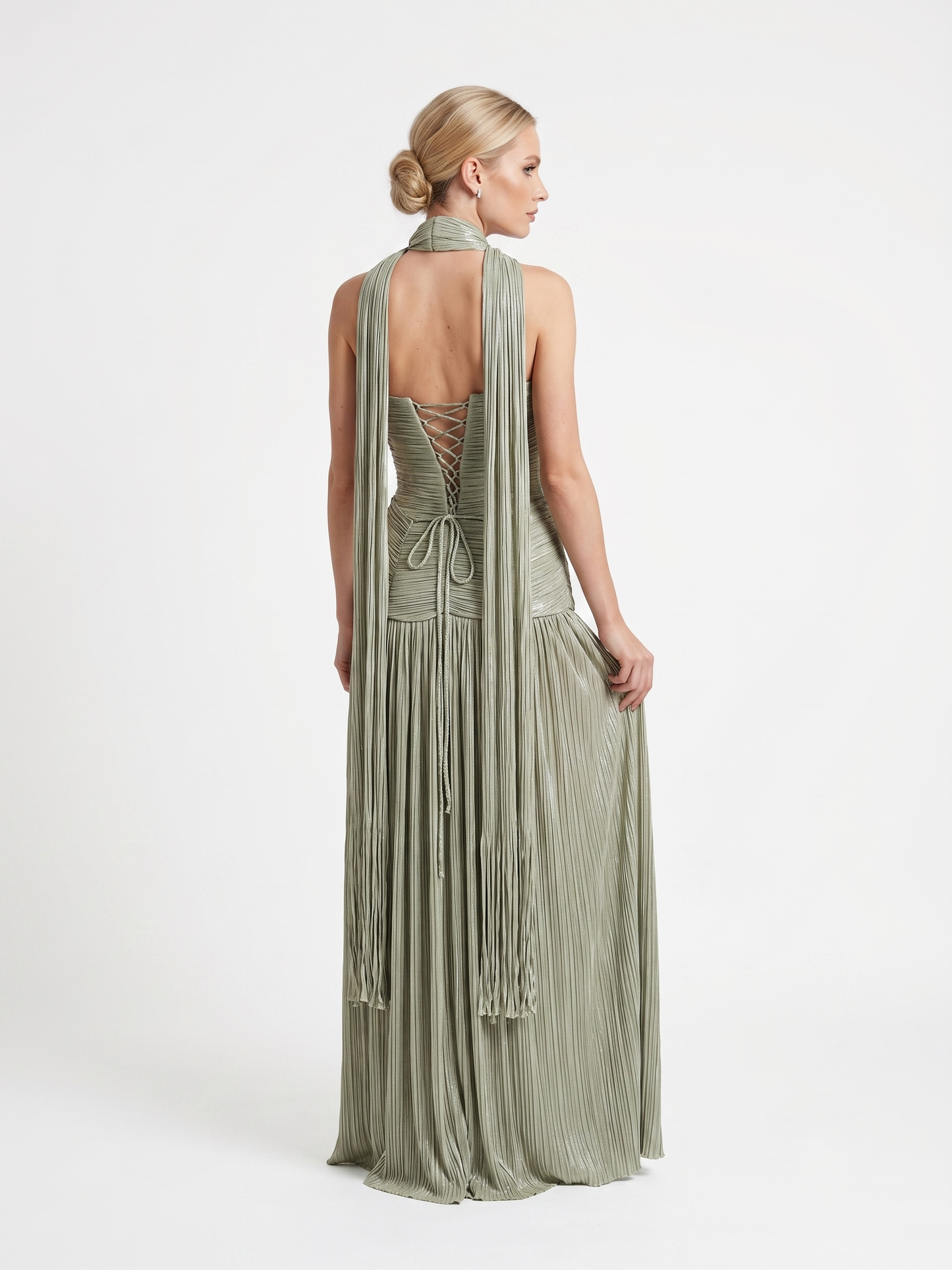 Plissiertes Abendkleid mit Choker e393