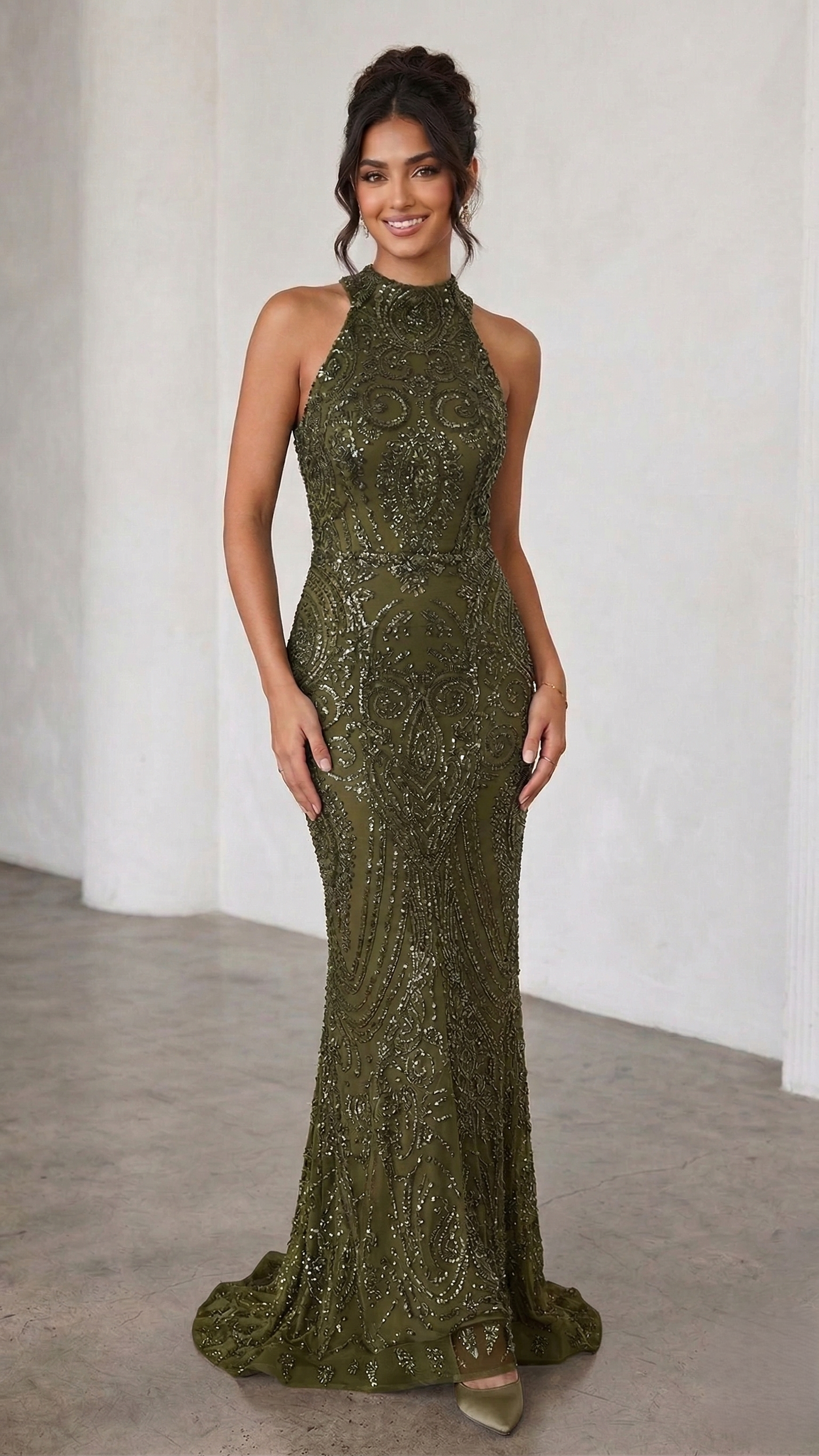 Ärmelloses Spitzenabendkleid mit Stehkragen e379