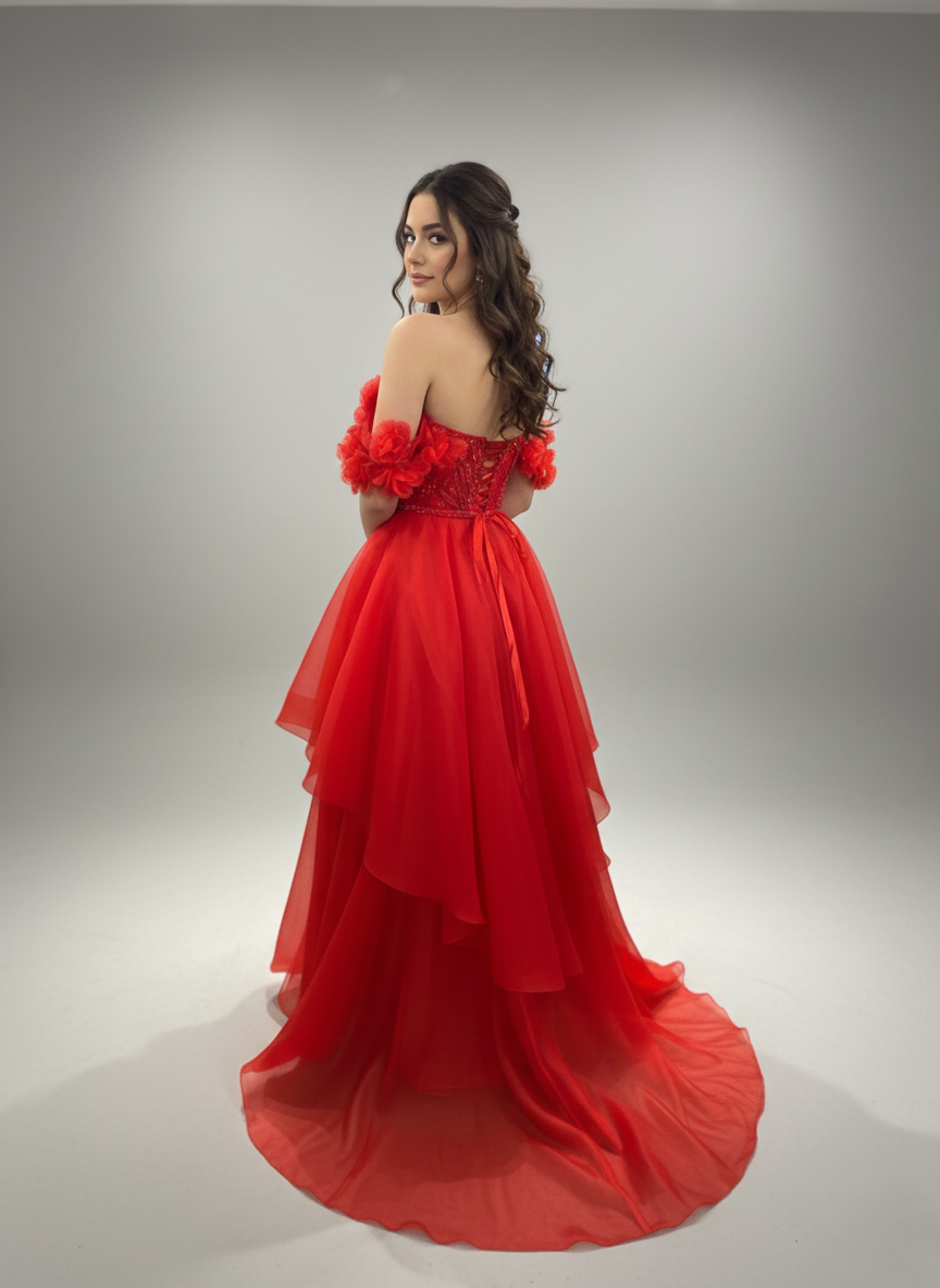 Dieses glamouröse Design besticht durch seinen Off-Shoulder-Schnitt E326