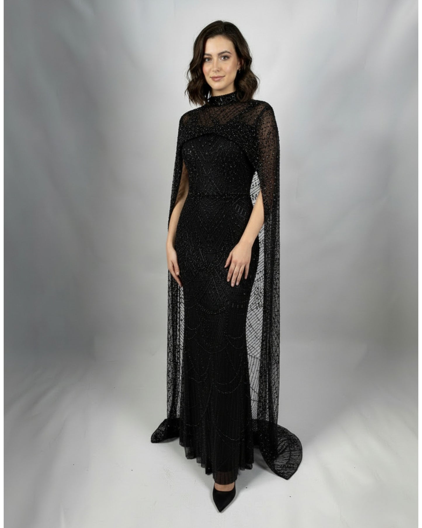 Verziertes Langes Abendkleid mit Cape-Detail E342