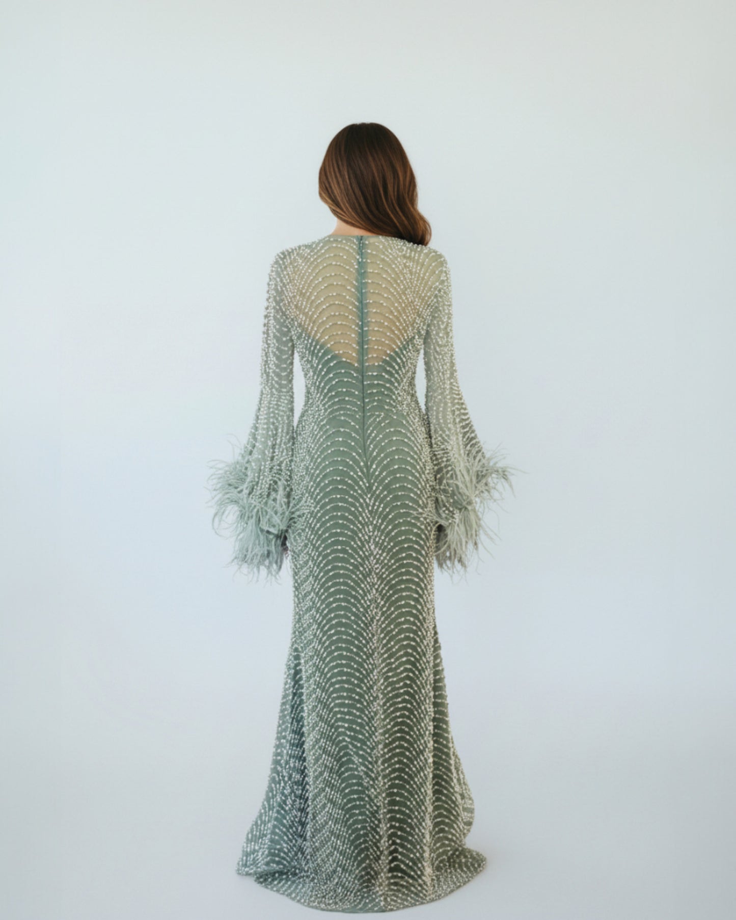 Glitzerndes Abendkleid mit Feder-Details - E251