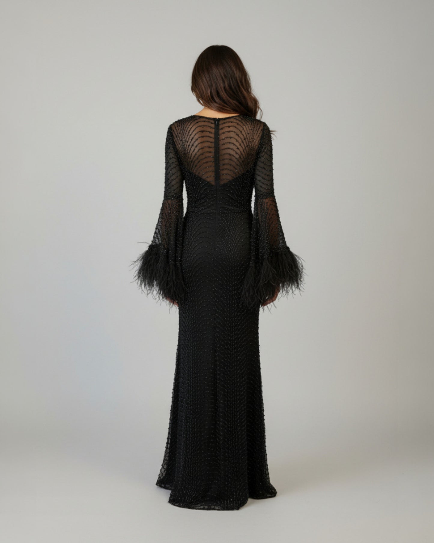 Glitzerndes Abendkleid mit Feder-Details - E251