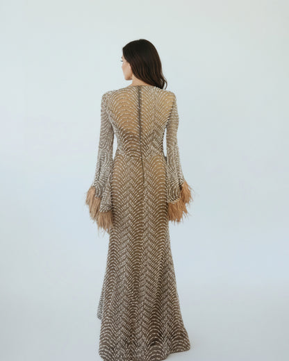 Glitzerndes Abendkleid mit Feder-Details - E251