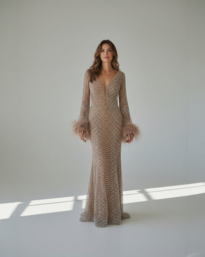 Glitzerndes Abendkleid mit Feder-Details - E251