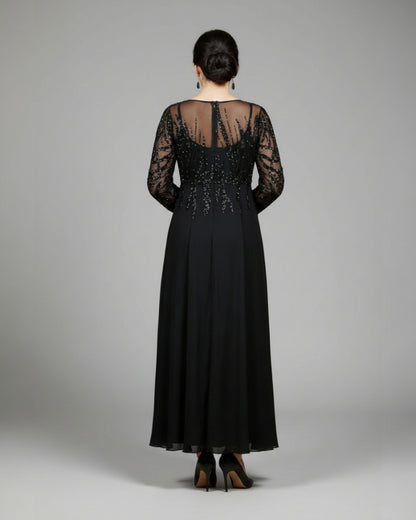 Langes Schwarzes Abendkleid mit Drapiertem Oberteil und Steinverzierungen E353