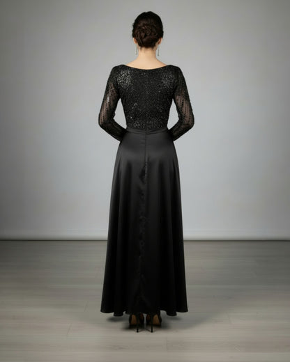 Langes Schwarzes Abendkleid mit Eckigem Ausschnitt und Transparenten Ärmeln E352