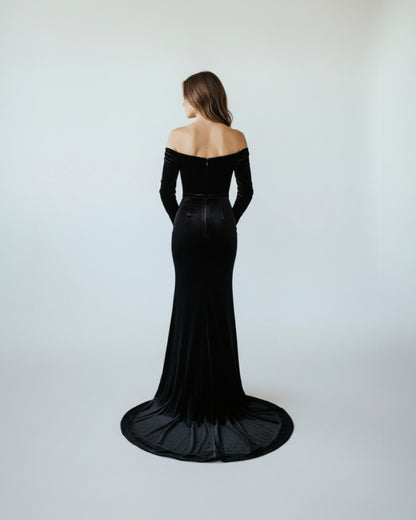 Langärmeliges Samtkleid mit schulterfreiem Schnitt - E254