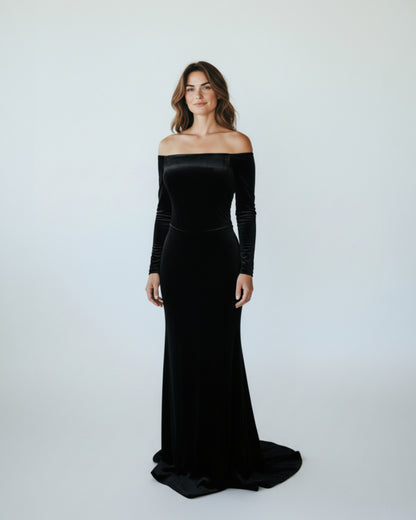 Langärmeliges Samtkleid mit schulterfreiem Schnitt - E254