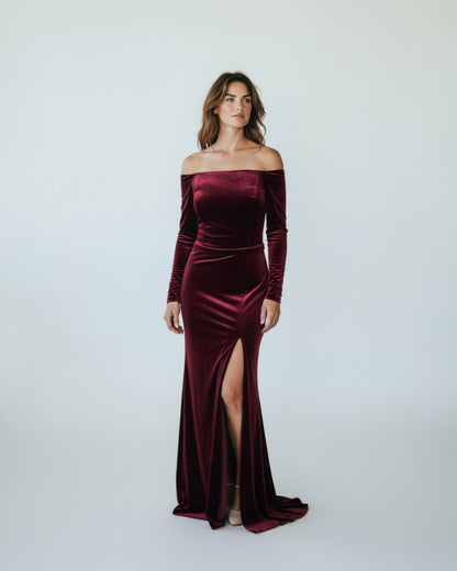 Langärmeliges Samtkleid mit schulterfreiem Schnitt - E254