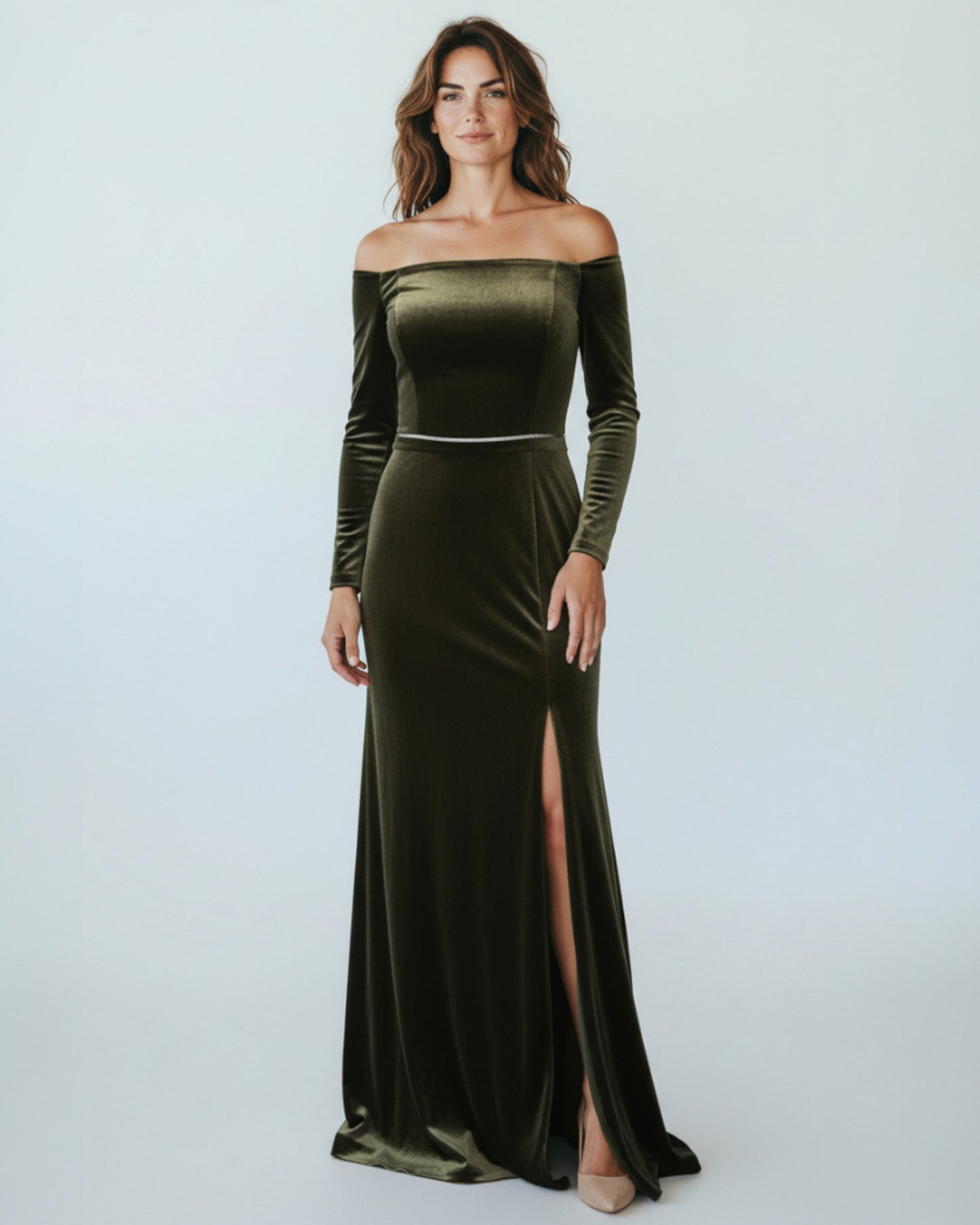 Langärmeliges Samtkleid mit schulterfreiem Schnitt - E254