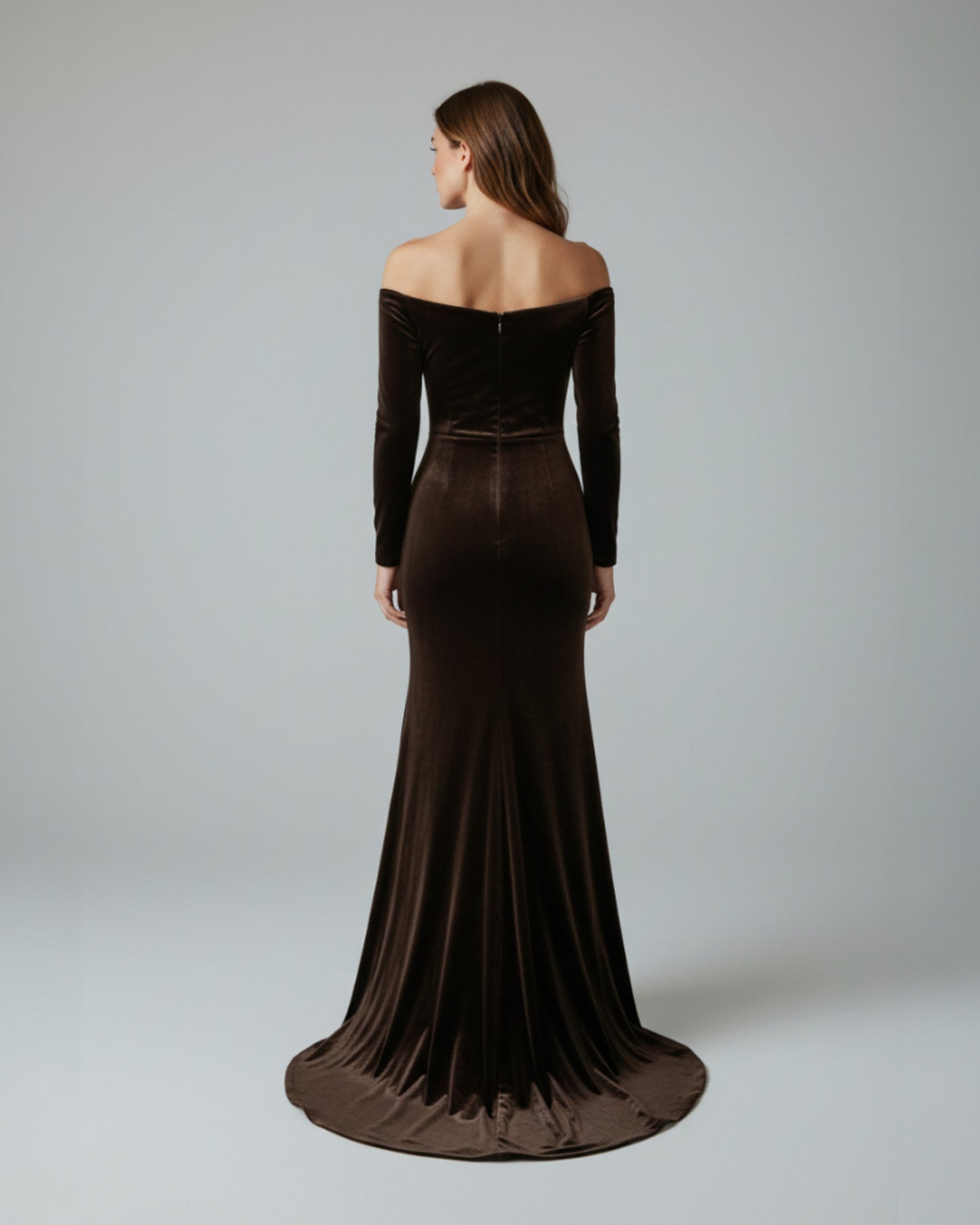 Langärmeliges Samtkleid mit schulterfreiem Schnitt - E254