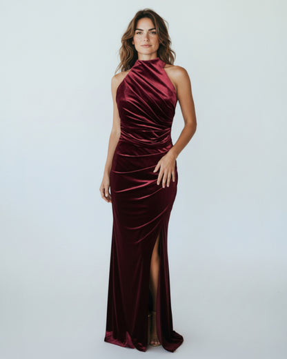 Ein elegantes, figurbetontes Abendkleid samtigem Stoff - E257