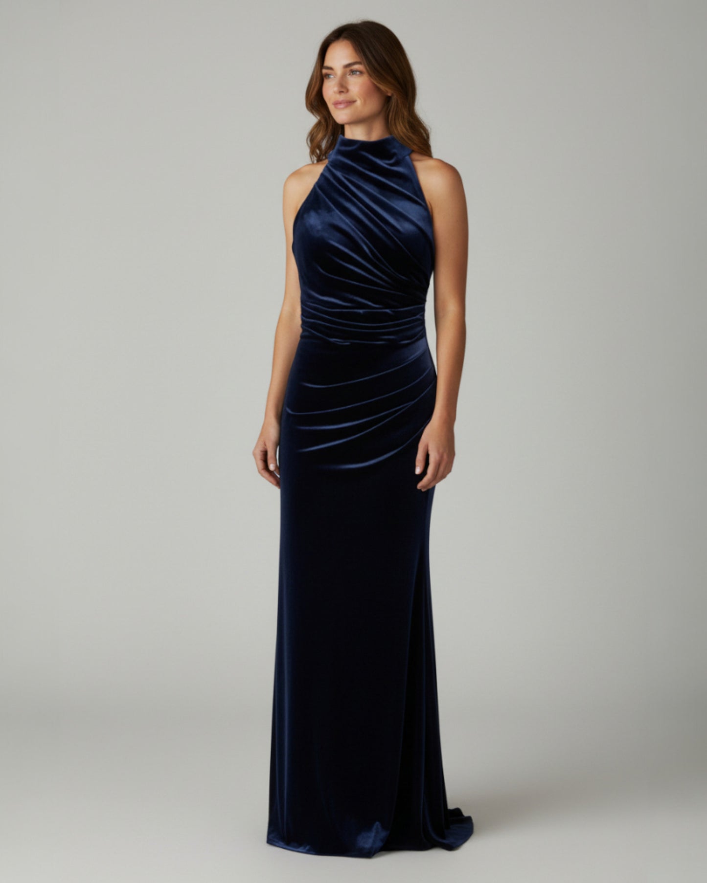Ein elegantes, figurbetontes Abendkleid samtigem Stoff - E257