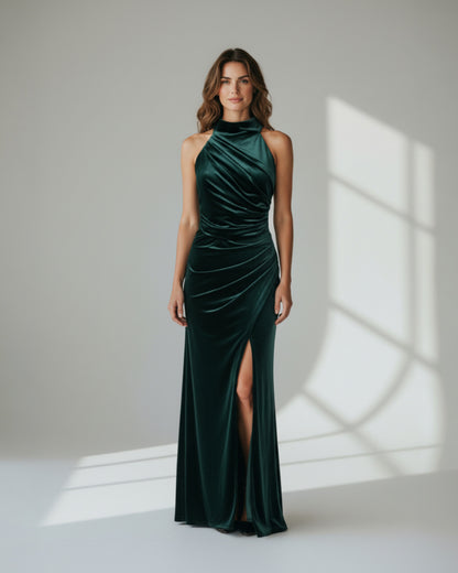 Ein elegantes, figurbetontes Abendkleid samtigem Stoff - E257