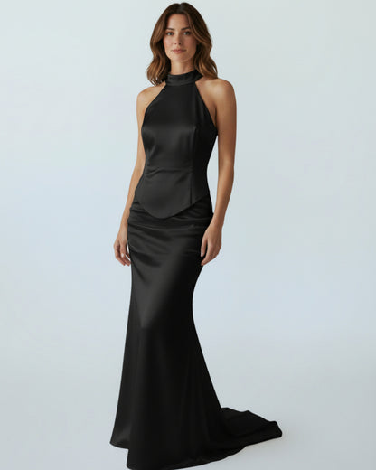 Ein zeitlos elegantes, bodenlanges Abendkleid aus glänzendem Satin-Stoff - E259