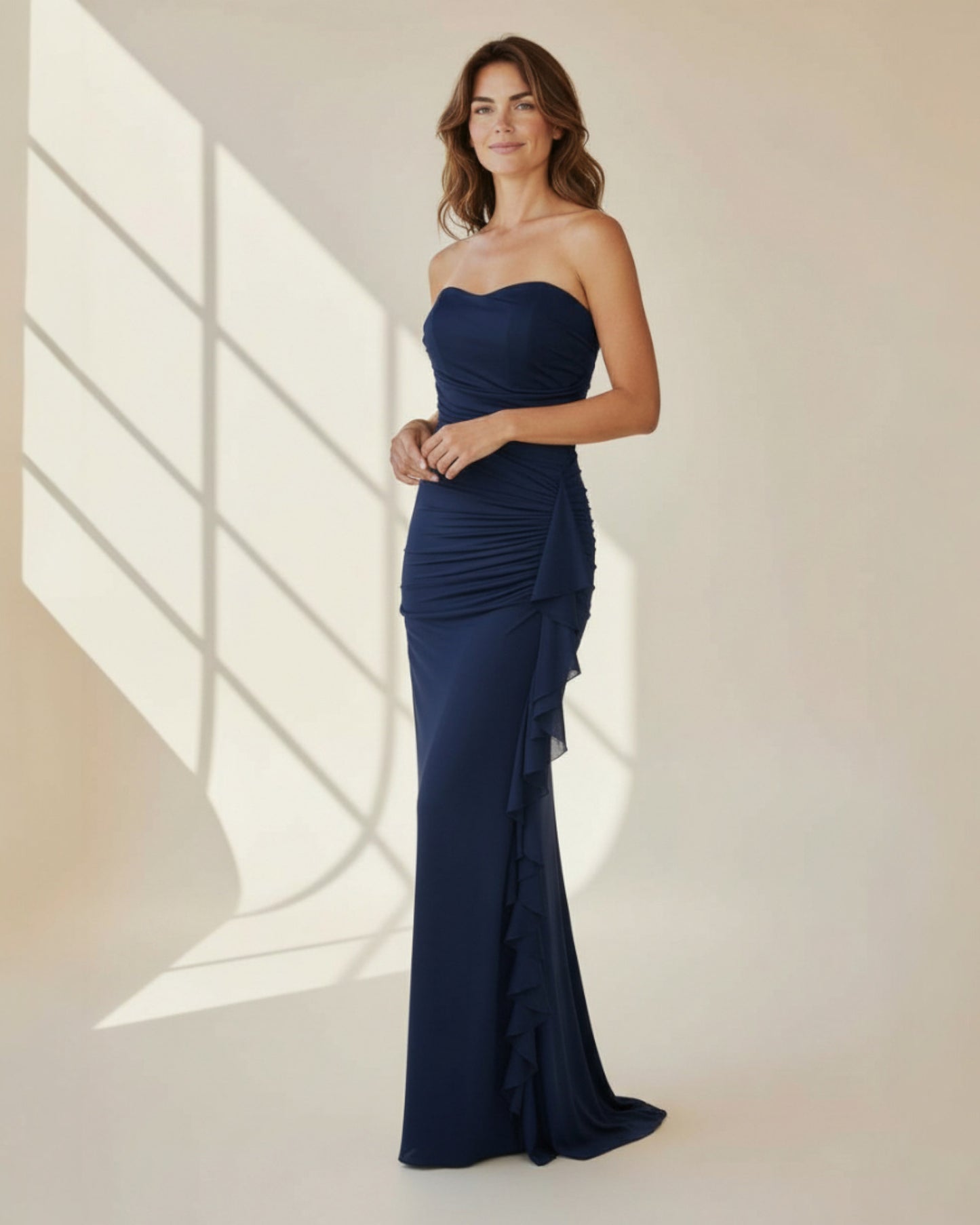 Ein atemberaubendes, bodenlanges Trägerkleid für festliche Anlässe - E260