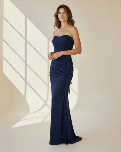 Ein atemberaubendes, bodenlanges Trägerkleid für festliche Anlässe - E260