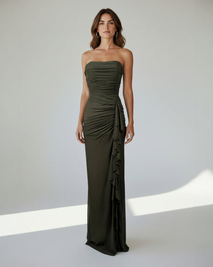 Ein atemberaubendes, bodenlanges Trägerkleid für festliche Anlässe - E260