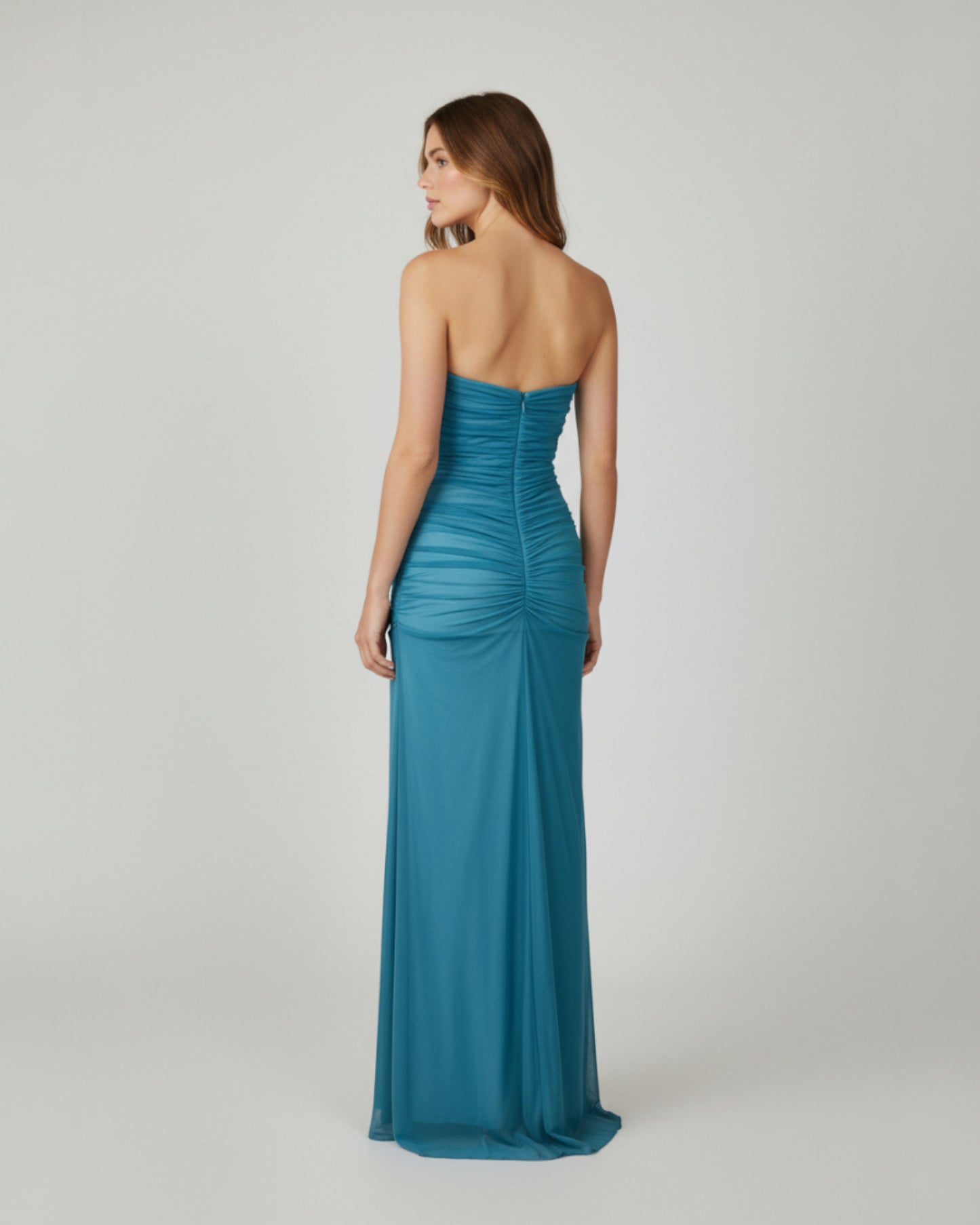 Ein atemberaubendes, bodenlanges Trägerkleid für festliche Anlässe - E260