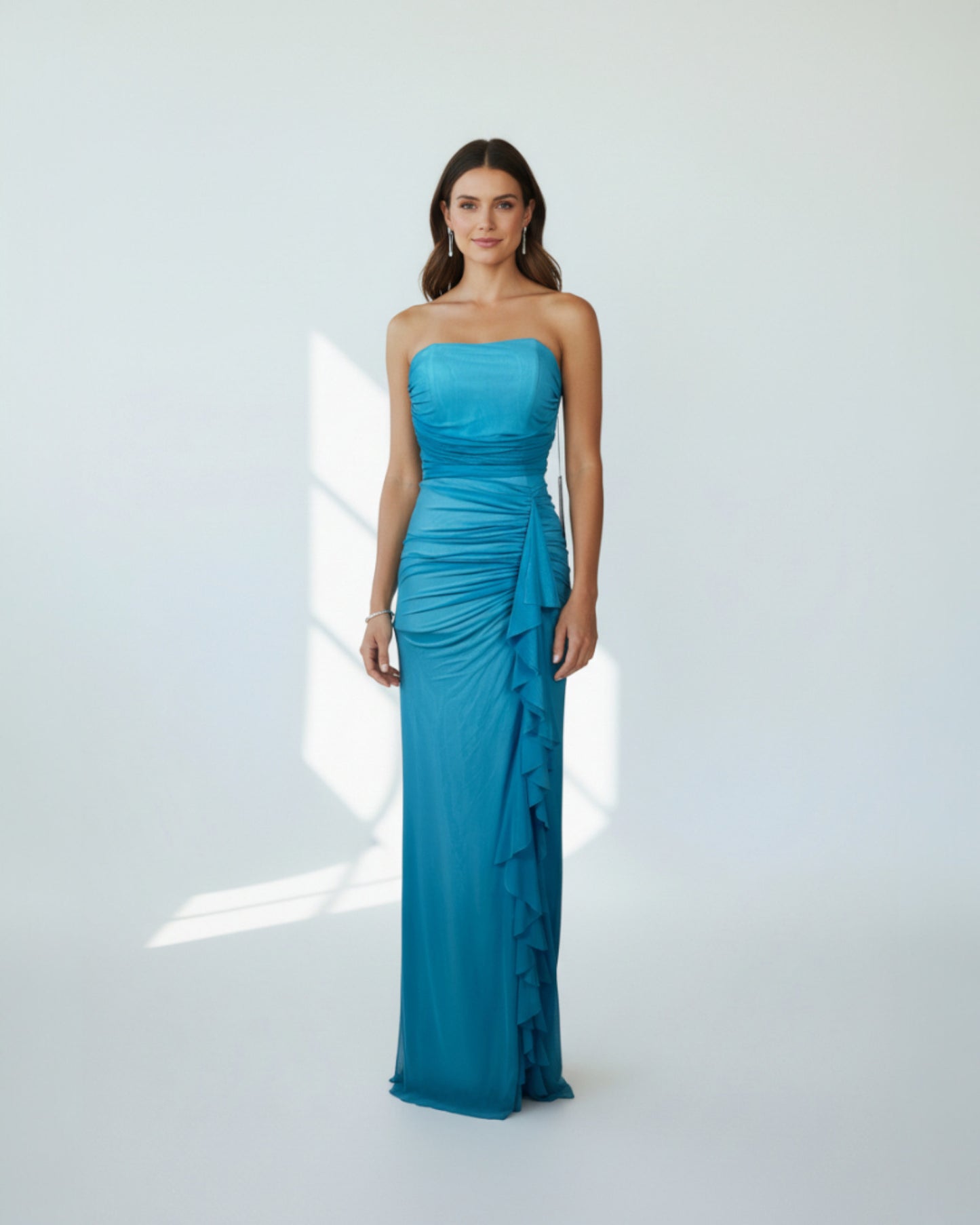 Ein atemberaubendes, bodenlanges Trägerkleid für festliche Anlässe - E260