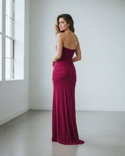 Ein atemberaubendes, bodenlanges Trägerkleid für festliche Anlässe - E260