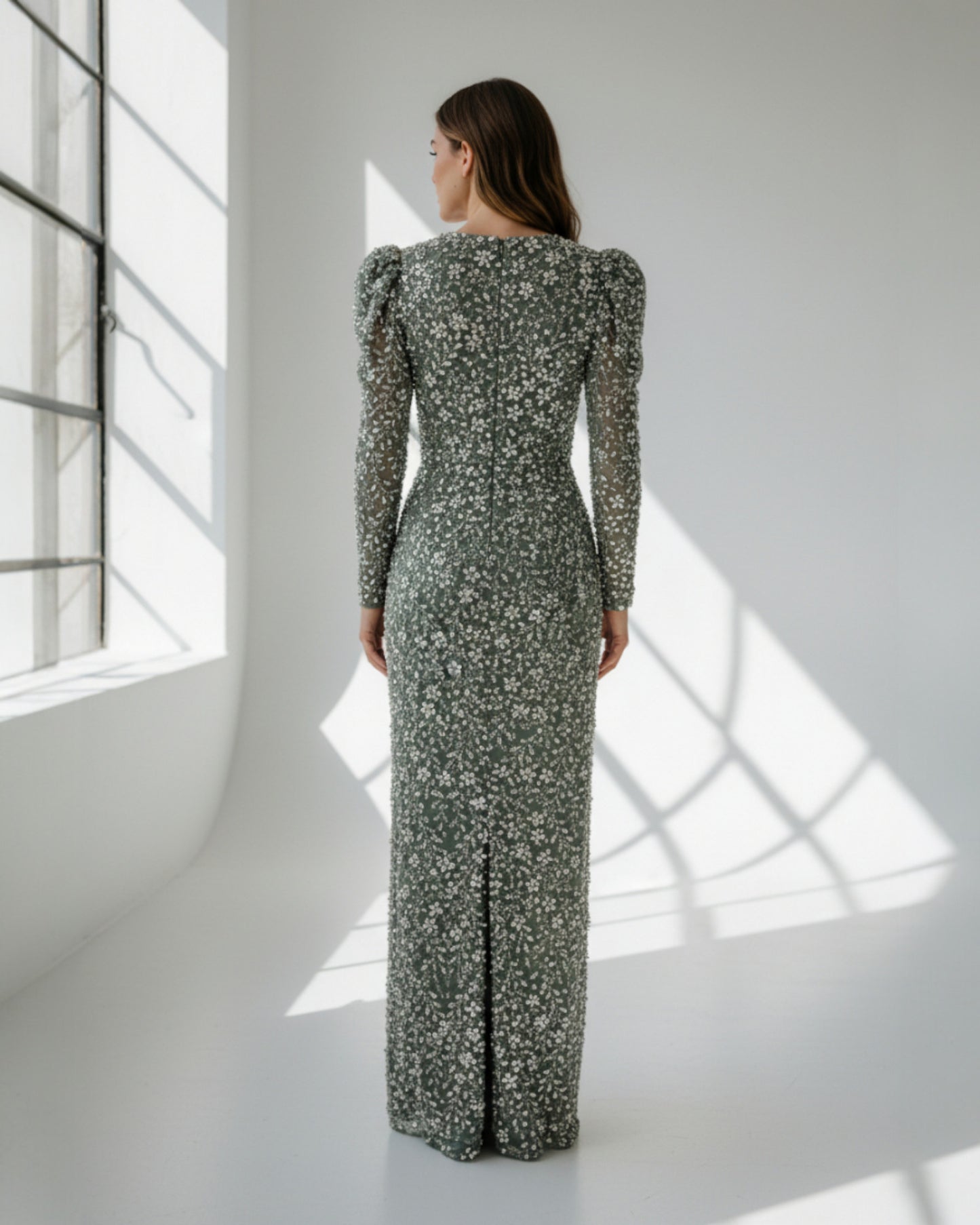 Funkelndes Abendkleid mit Steinbesatz - E267