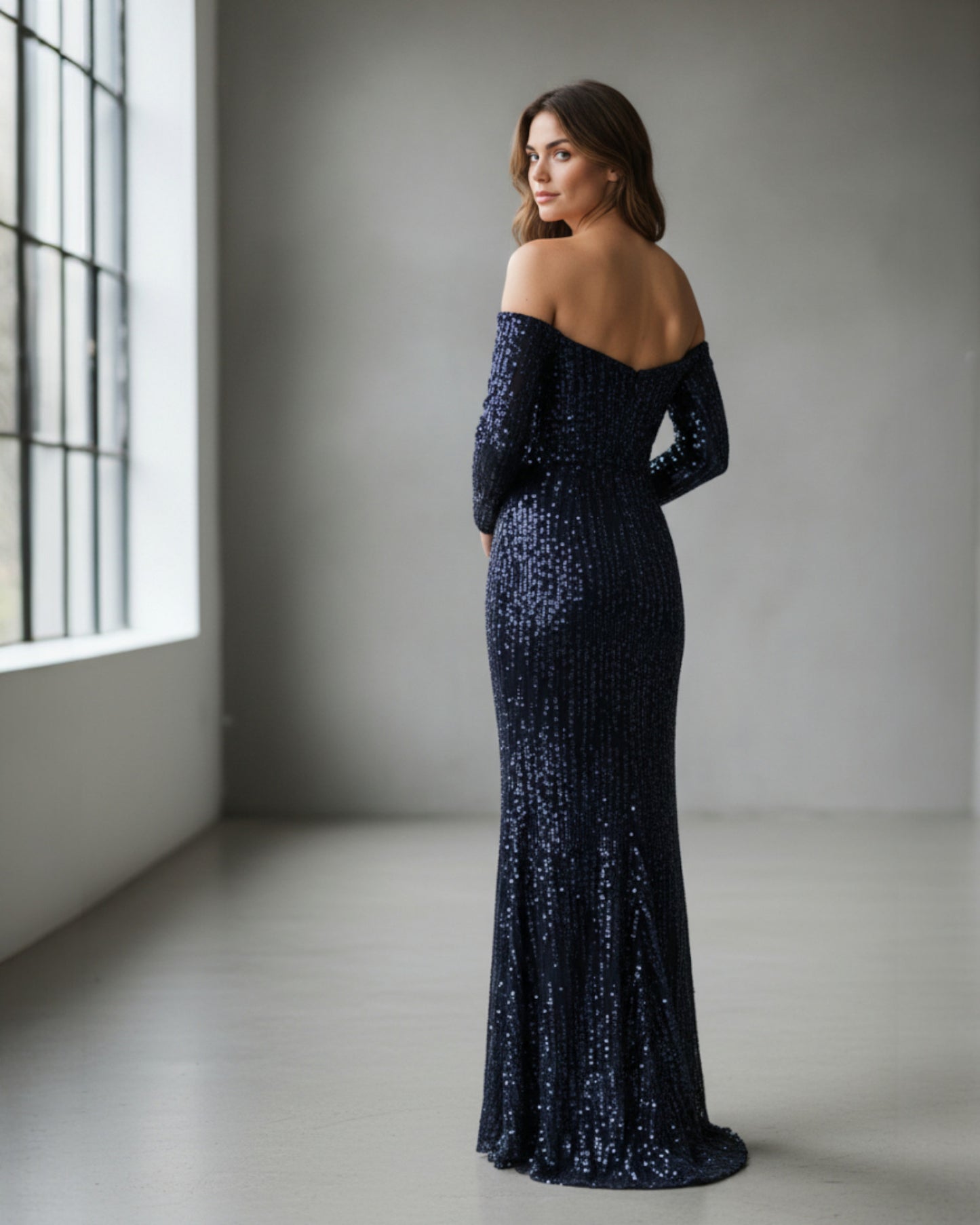 Bodyslanges Abendkleid mit Langarm und Paillettenbesatz - E269