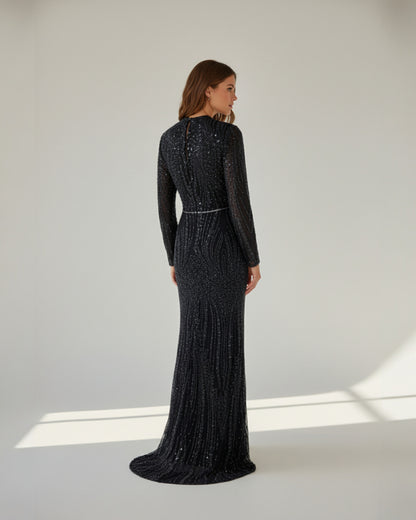 Langes Abendkleid mit U-Boot-Ausschnitt und Perlenbesatz - E272