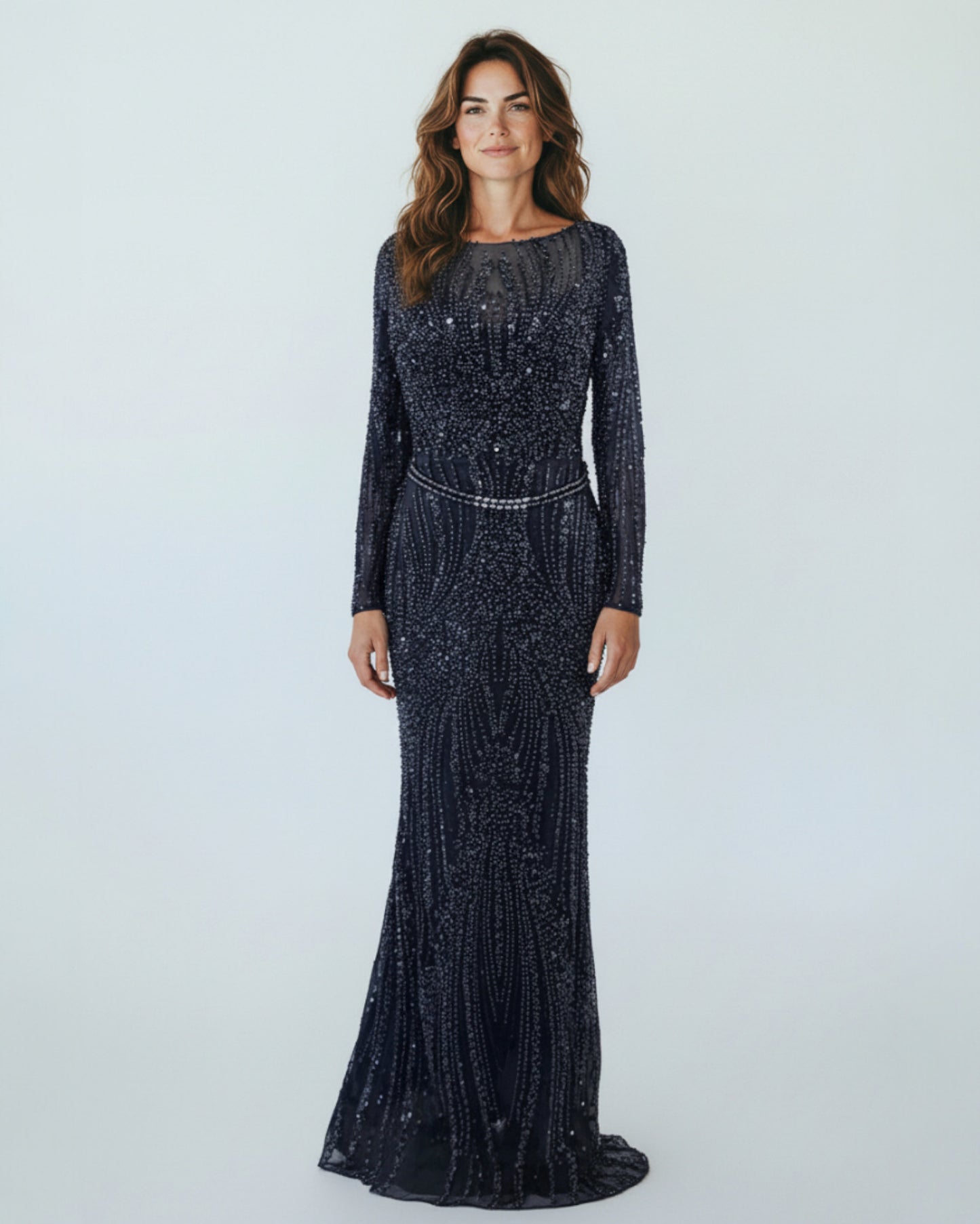 Langes Abendkleid mit U-Boot-Ausschnitt und Perlenbesatz - E272