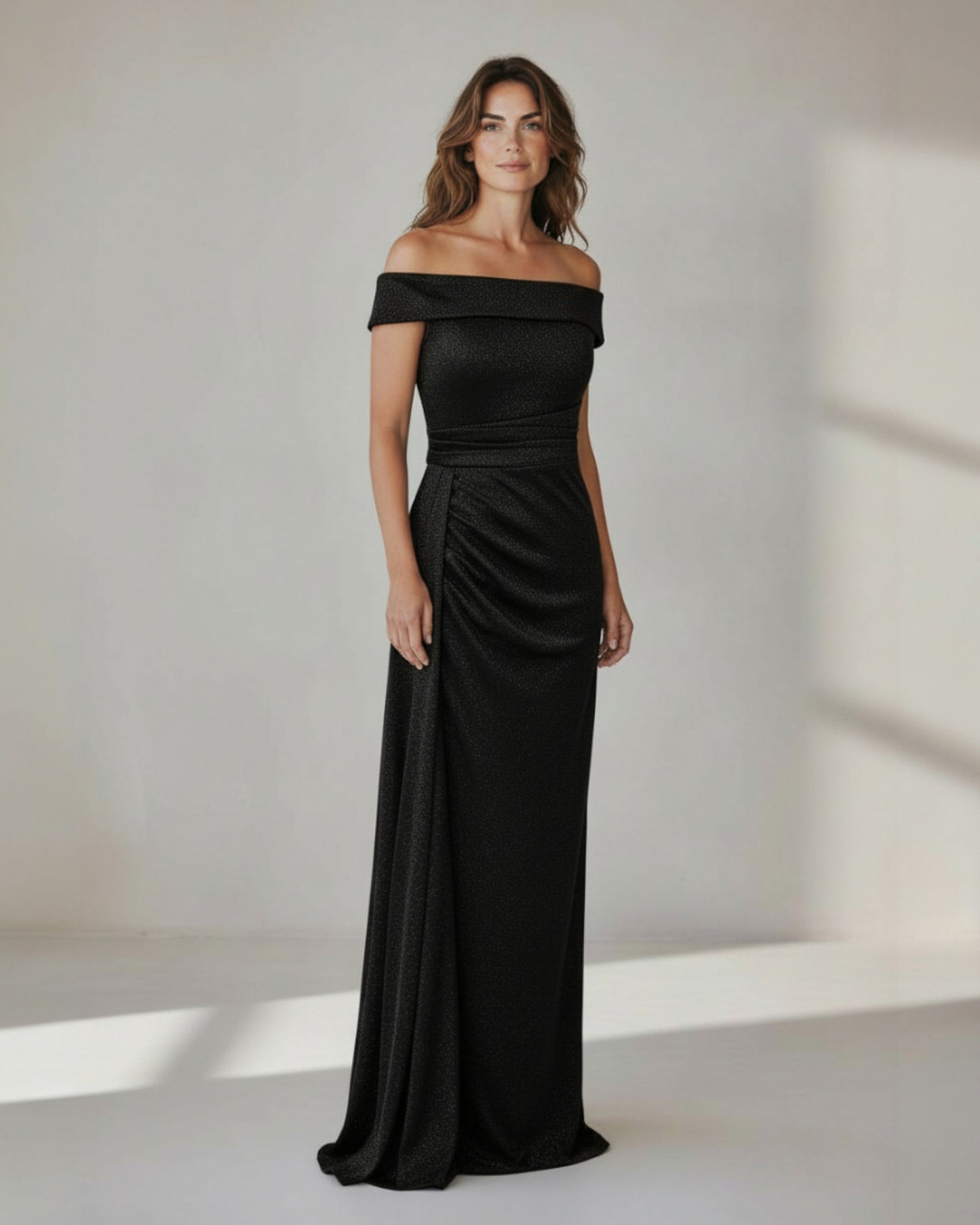 Glamouröses Off-Shoulder-Kleid mit Glitzerstoff und Raffung - E283