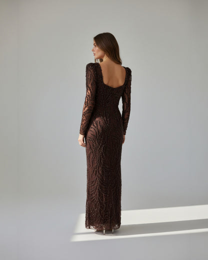 Langes Abendkleid mit Karee-Ausschnitt und Allover-Bestickung - E285