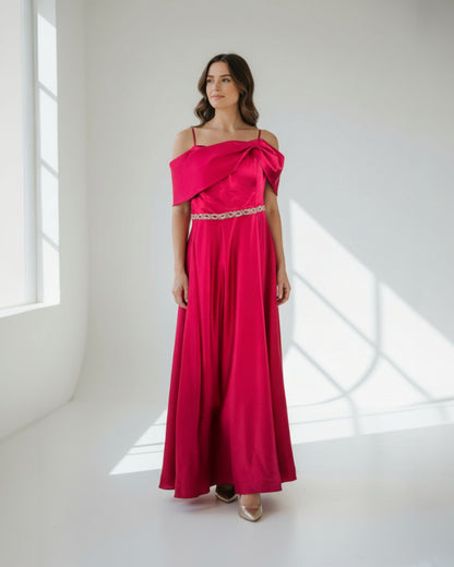 Elegantes Satin-Abendkleid mit Schulterfreiem Schnitt Beschreibung - E287