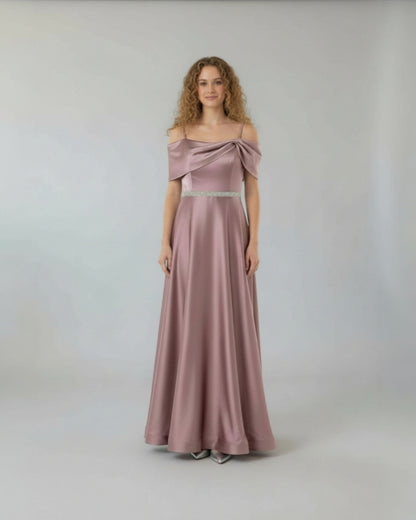 Elegantes Satin-Abendkleid mit Schulterfreiem Schnitt Beschreibung - E287