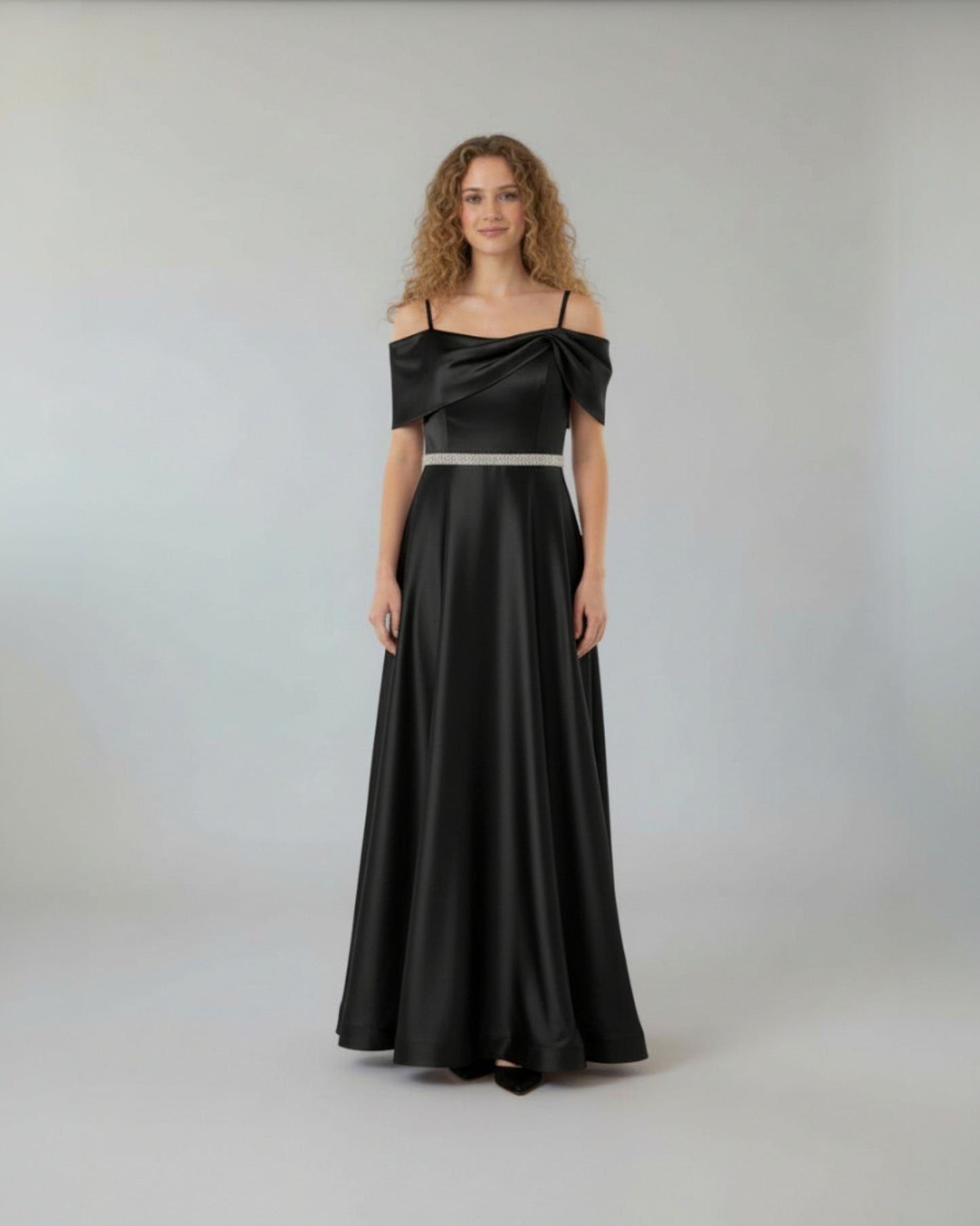 Elegantes Satin-Abendkleid mit Schulterfreiem Schnitt Beschreibung - E287