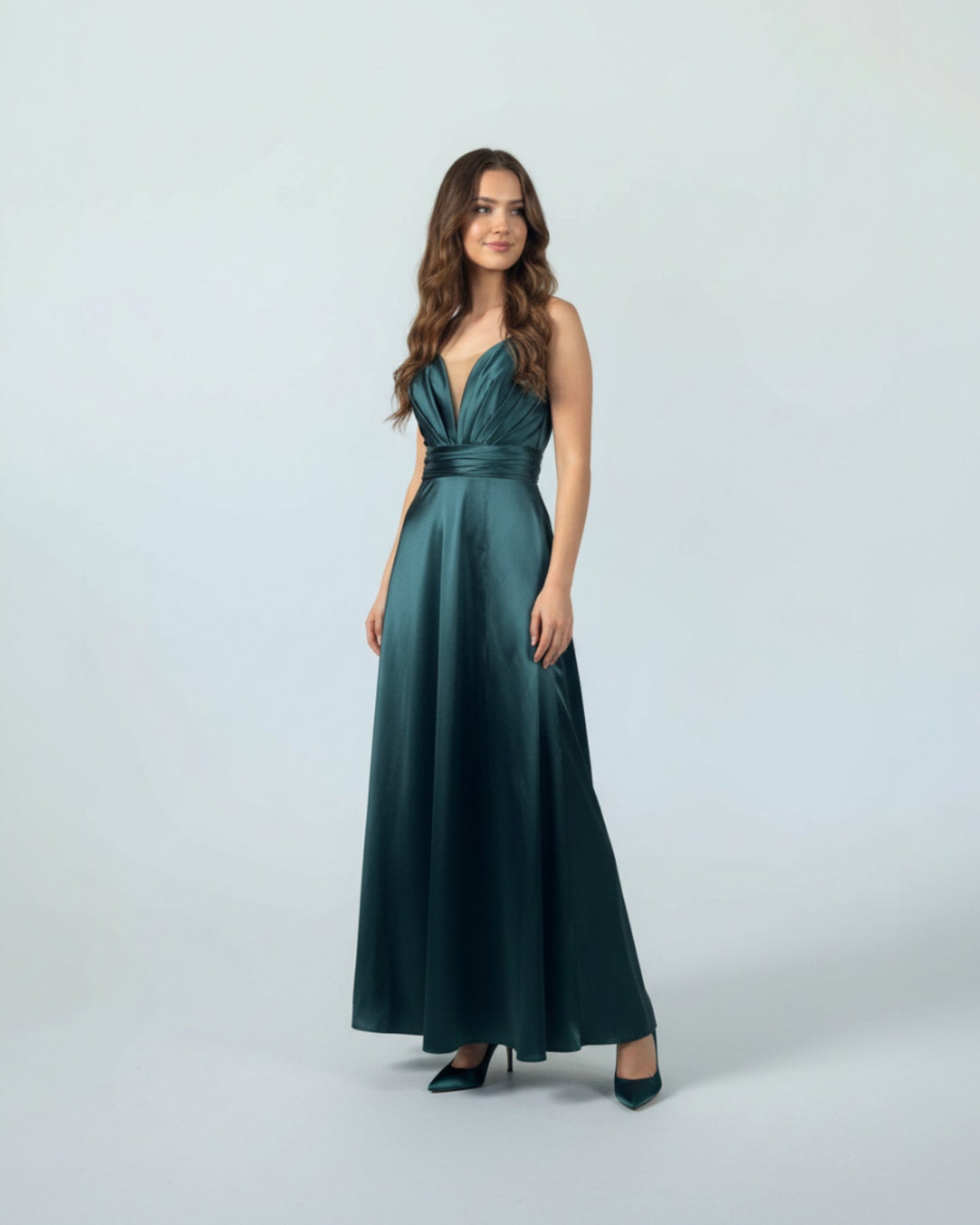 Elegantes Satin-Abendkleid mit V-Ausschnitt E293