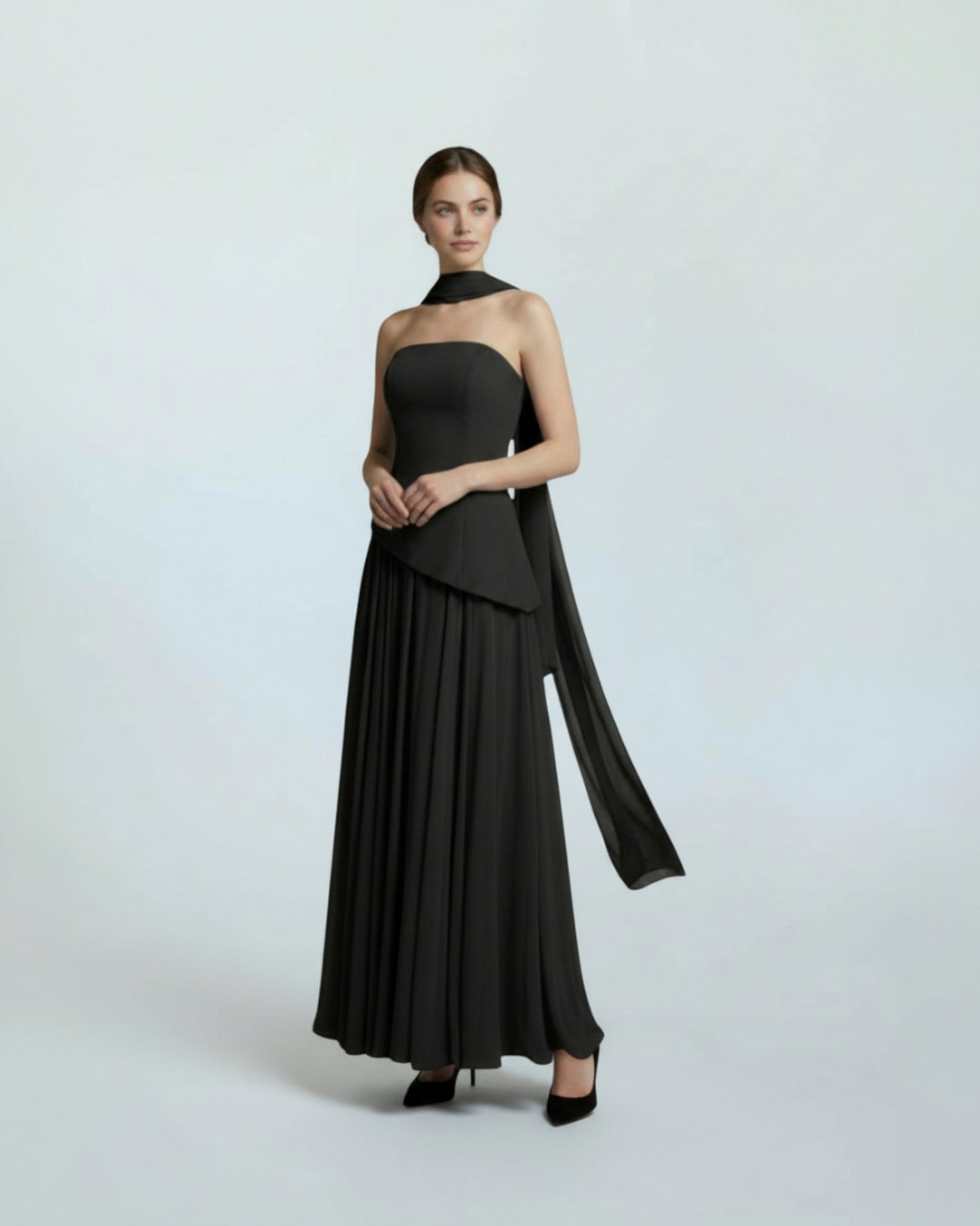 Trägerloses Abendkleid mit Asymmetrischem Schnitt E305