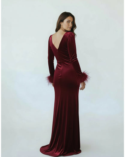 Drapiertes Samtkleid mit Federbesatz E307