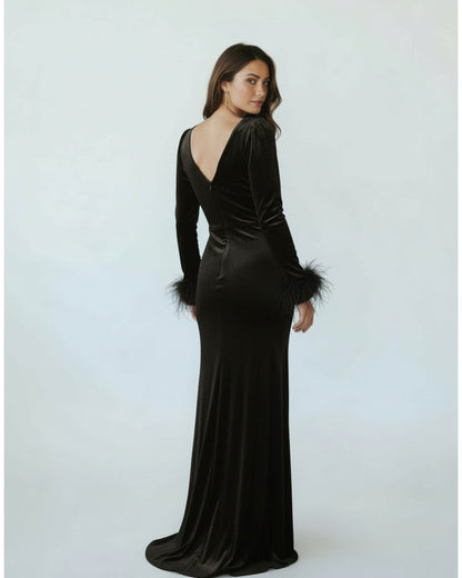 Drapiertes Samtkleid mit Federbesatz E307