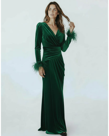 Drapiertes Samtkleid mit Federbesatz E307