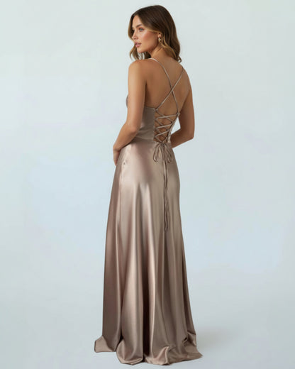 Elegantes Satin-Abendkleid mit Schlitz E310