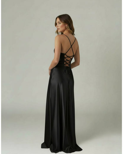 Elegantes Satin-Abendkleid mit Schlitz E310