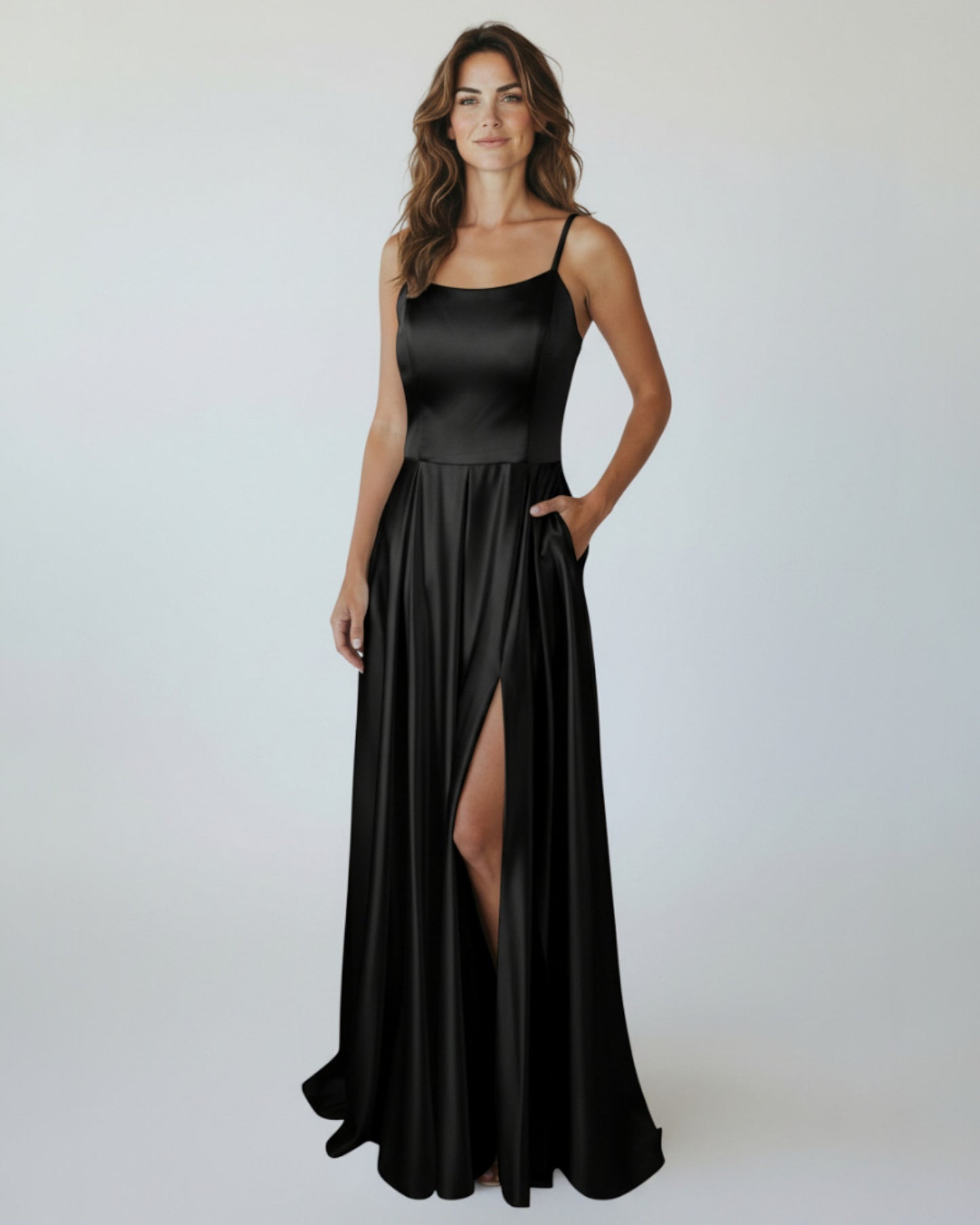 Elegantes Satin-Abendkleid mit Schlitz E310