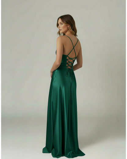 Elegantes Satin-Abendkleid mit Schlitz E310