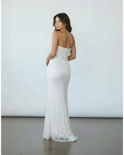 Elegantes Trägerloses Abendkleid mit Perlenstickerei E316